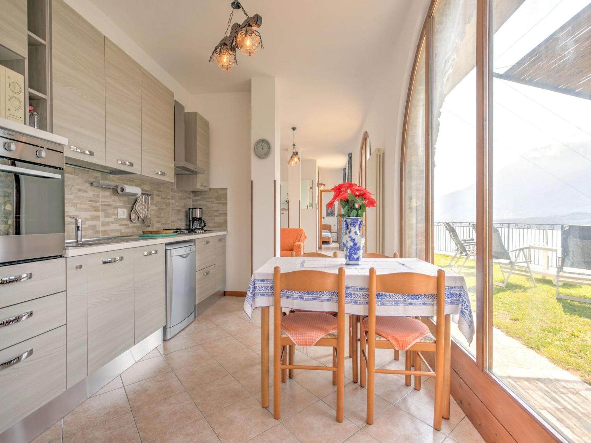 Apartamento Wonderful Flat With Swimming Pool Lift And Garden Gravedona Exterior foto
