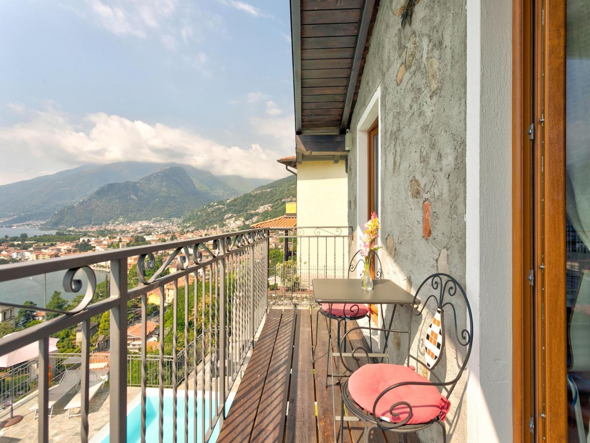 Apartamento Wonderful Flat With Swimming Pool Lift And Garden Gravedona Exterior foto