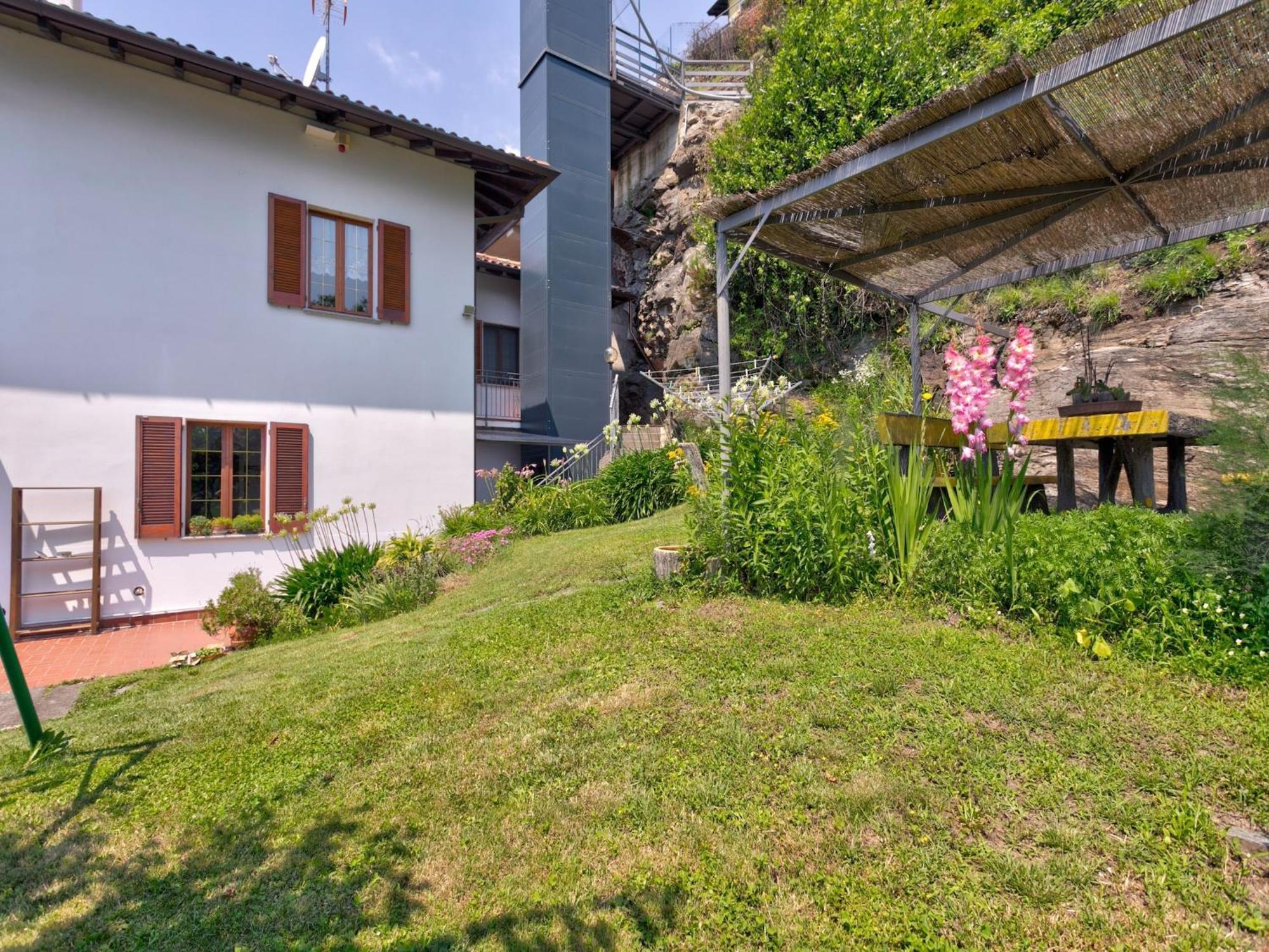 Apartamento Wonderful Flat With Swimming Pool Lift And Garden Gravedona Exterior foto