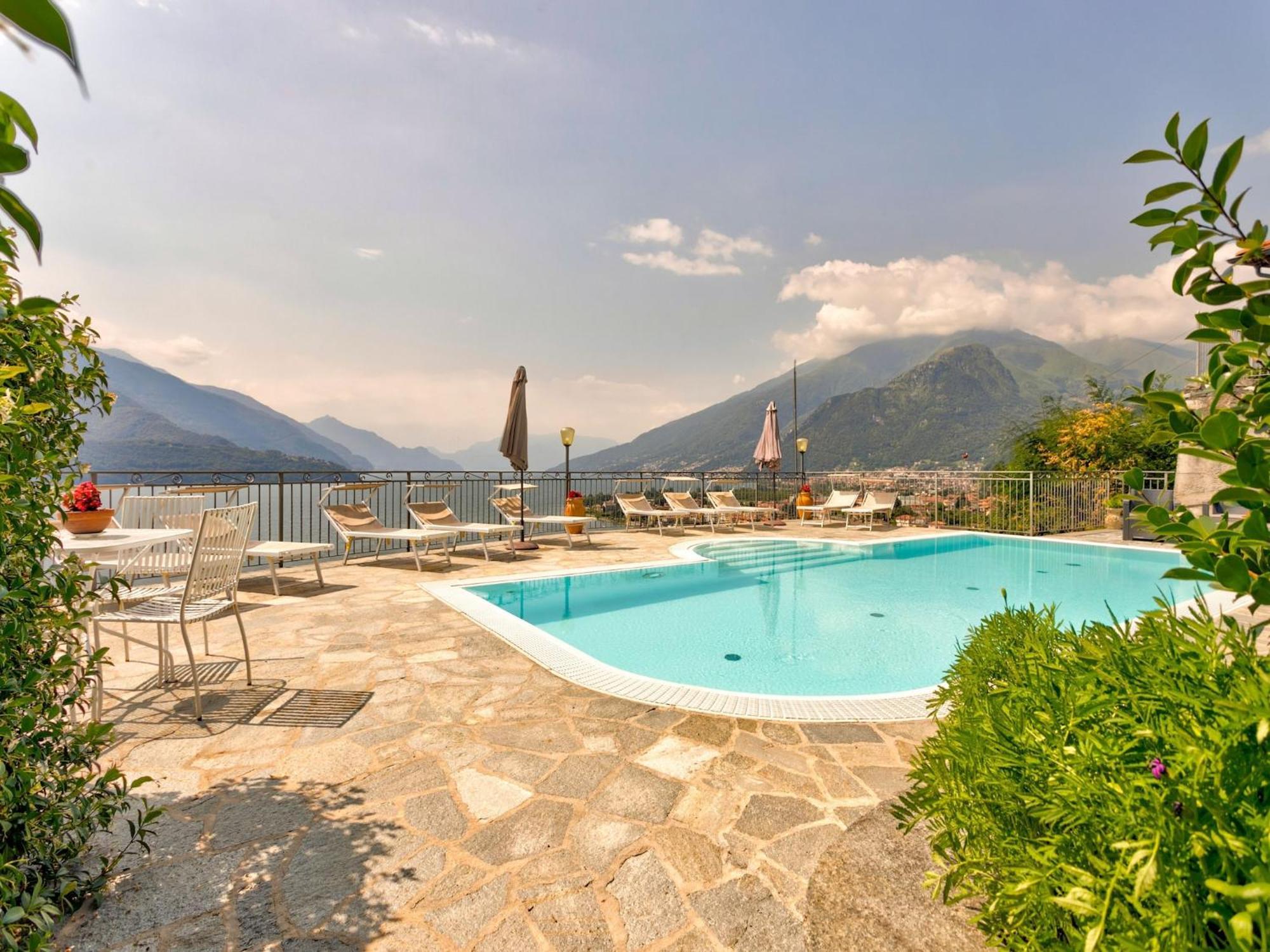 Apartamento Wonderful Flat With Swimming Pool Lift And Garden Gravedona Exterior foto