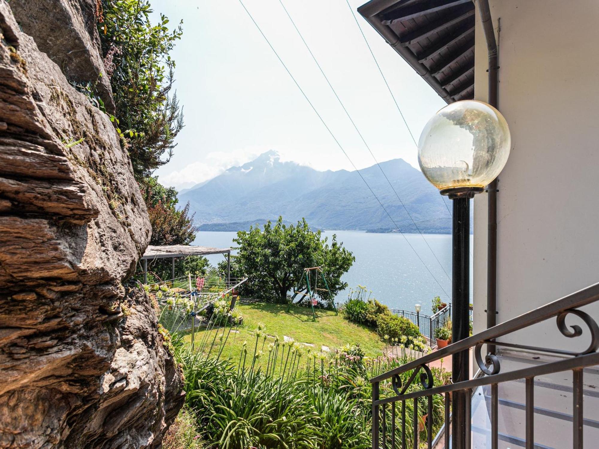 Apartamento Wonderful Flat With Swimming Pool Lift And Garden Gravedona Exterior foto