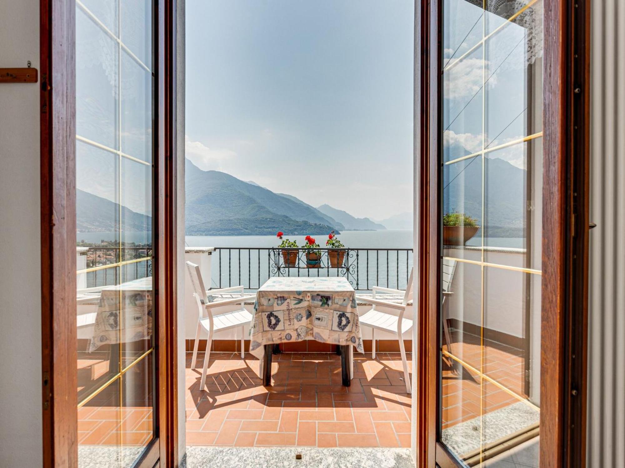 Apartamento Wonderful Flat With Swimming Pool Lift And Garden Gravedona Exterior foto