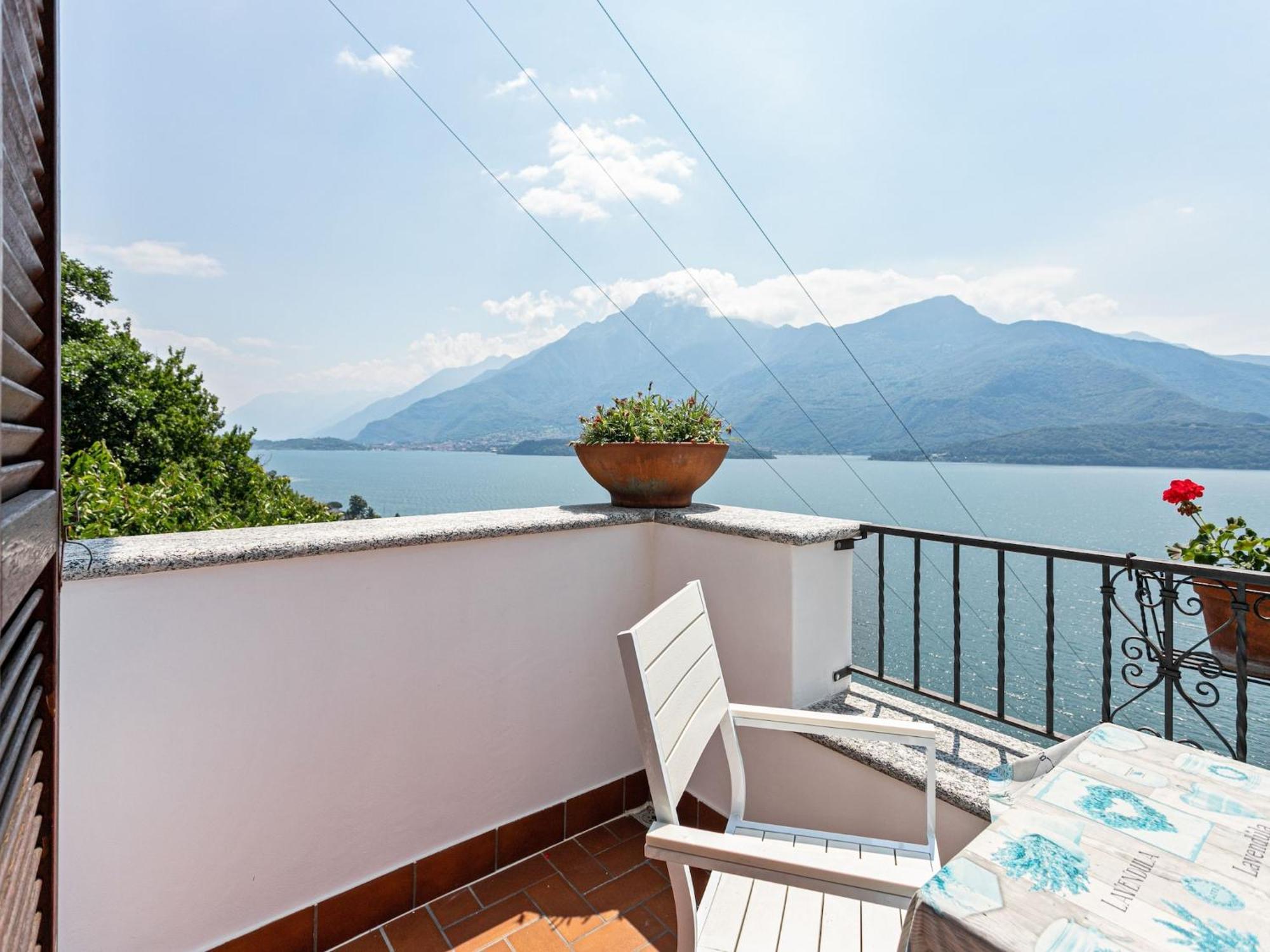 Apartamento Wonderful Flat With Swimming Pool Lift And Garden Gravedona Exterior foto
