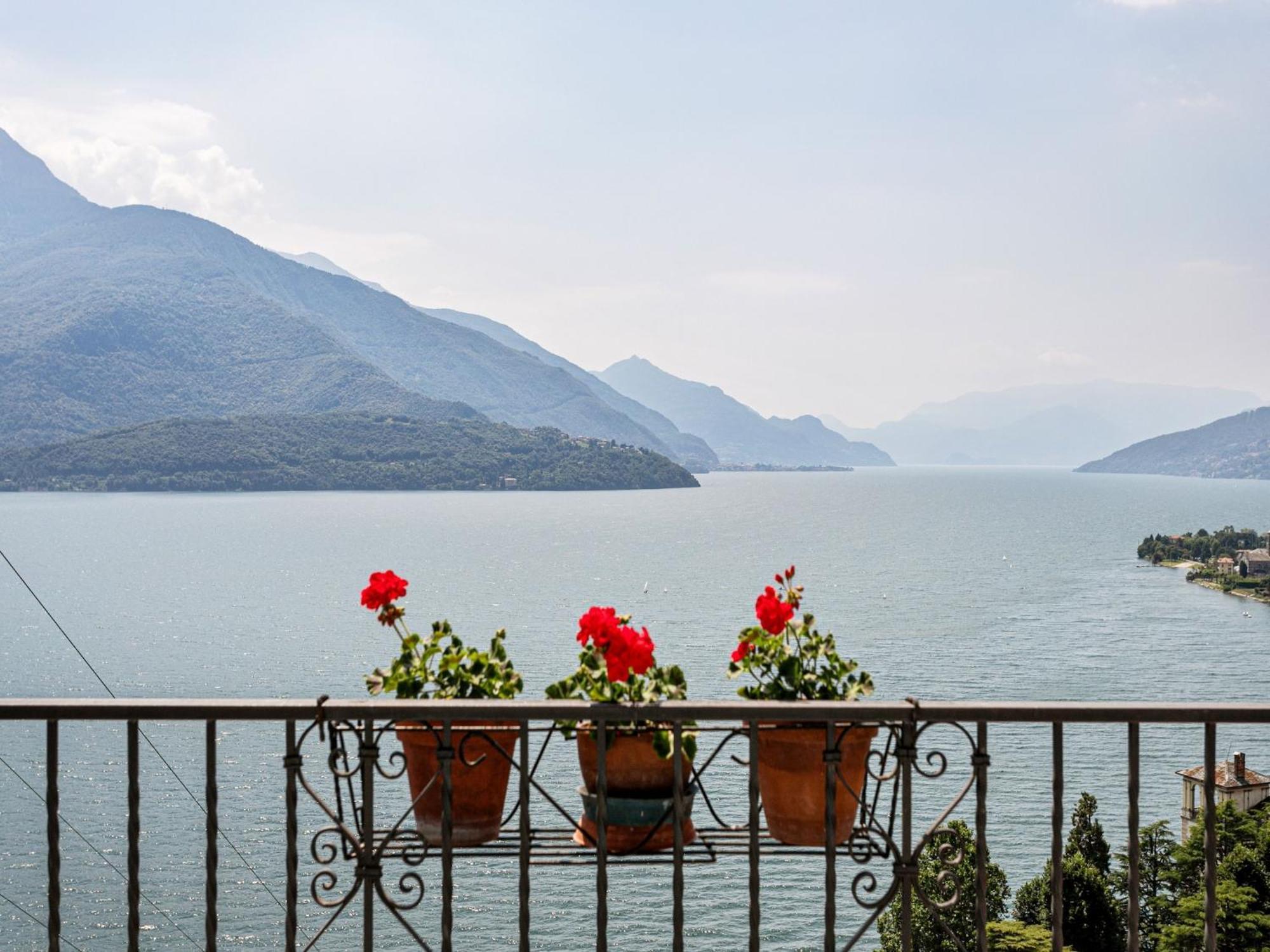 Apartamento Wonderful Flat With Swimming Pool Lift And Garden Gravedona Exterior foto